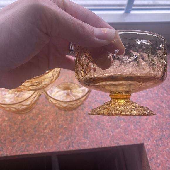 Mid century modern amber goblets. Set of 6. - Picture 5 of 7